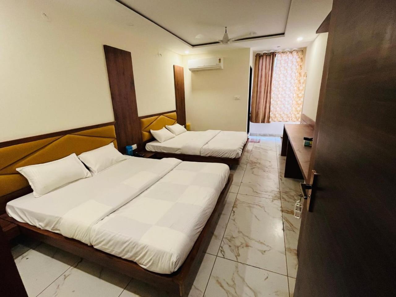 Hotel Prakasham Ujjain Exterior foto